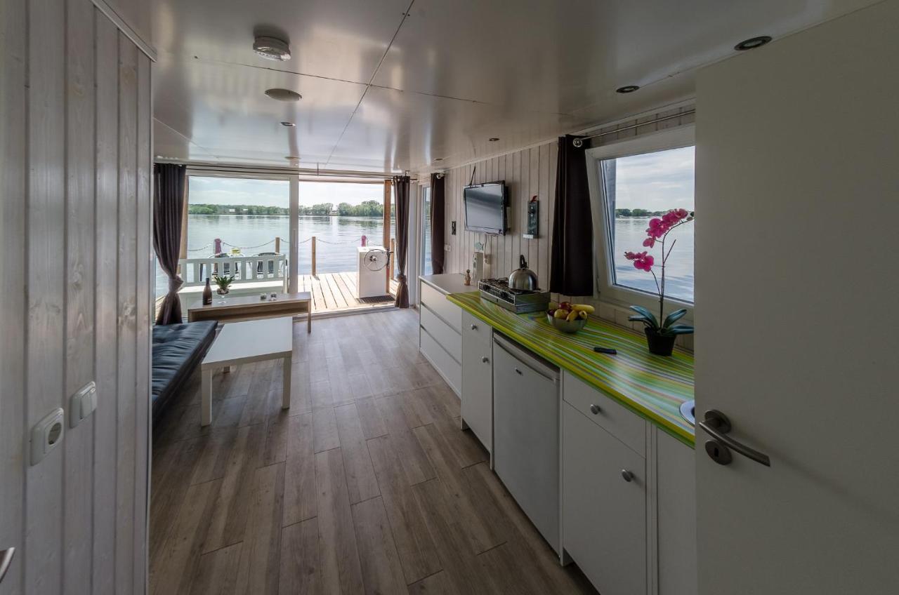 Feststehendes Hausboot 호텔 Kolonie Zern 외부 사진